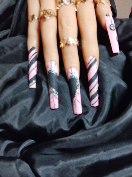 Pink & Black Edge Press-On Nails – Bold Salon Look